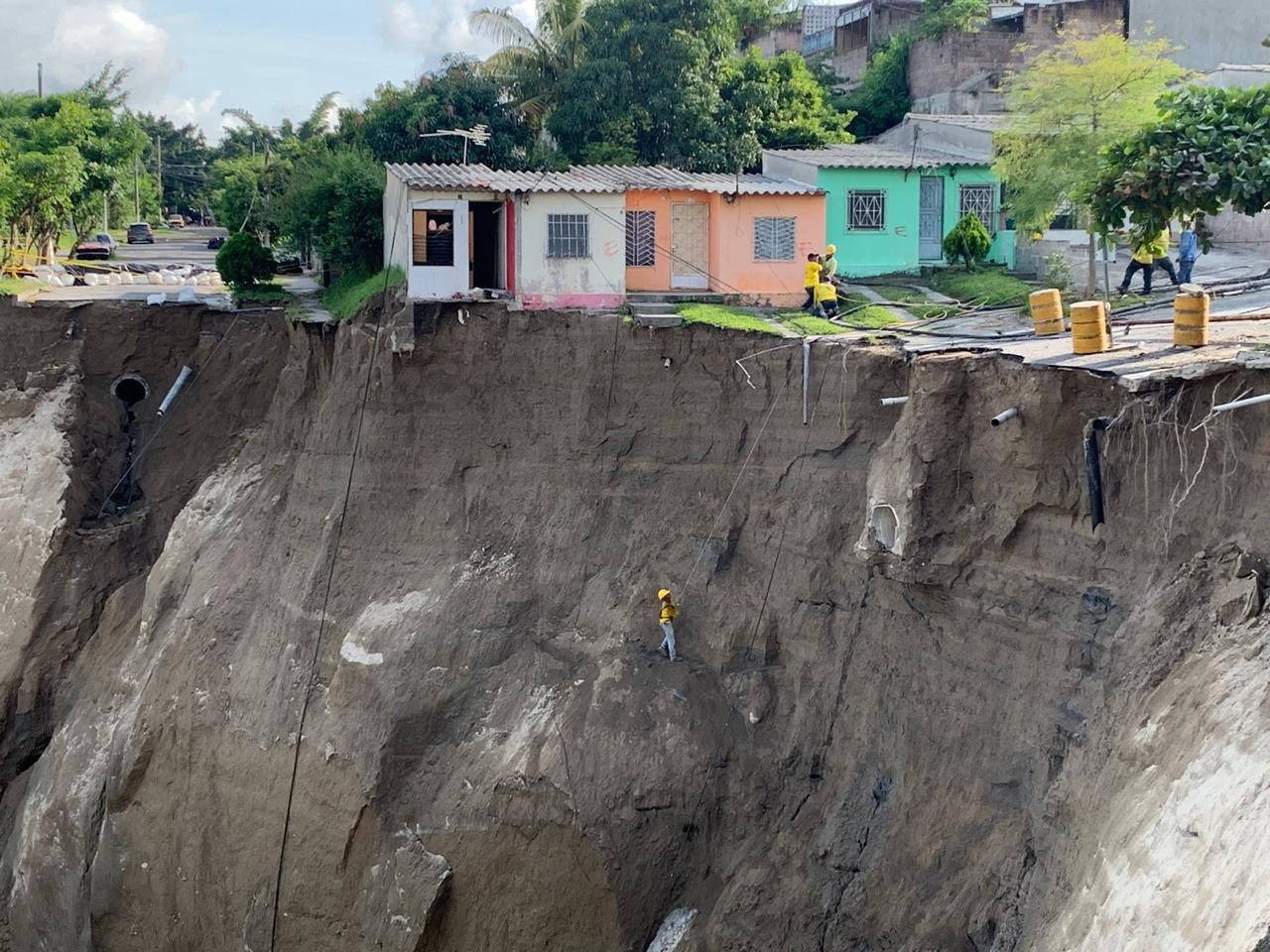 Obras Públicas inspecciona los trabajos de mitigación en residencial Santa Lucía obras-publicas-inspecciona-los-trabajos-de-mitigacion-en-residencial-santa-lucia